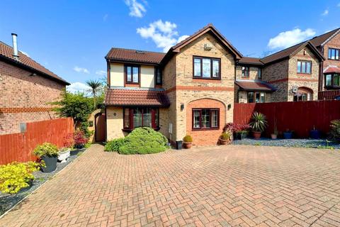 4 bed property, in The Burrows, £350,000