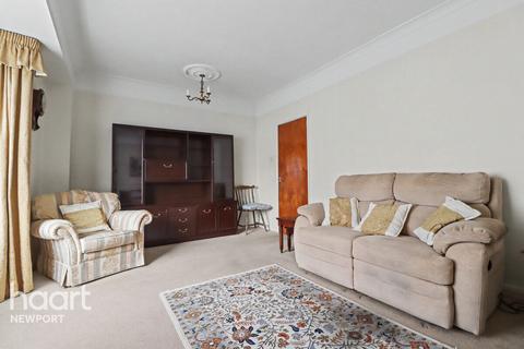 3 bed property, in Maesglas Grove, £140,000
