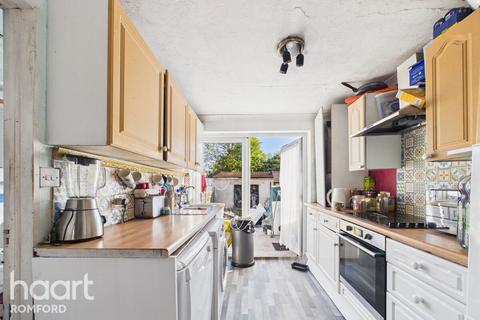 3 bed property, in Linley Crescent, £400,000