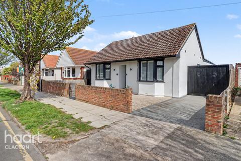 4 bed property, in Fernwood Avenue, £525,000