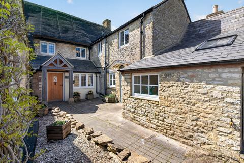 4 bed property, in Witney Road, £700,000