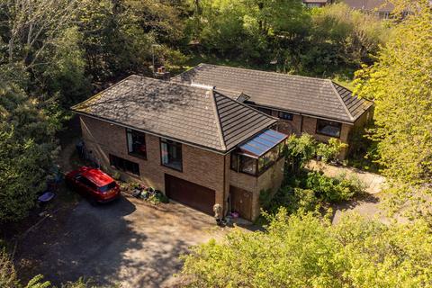 7 bed property, in Hackenden Lane, £850,000