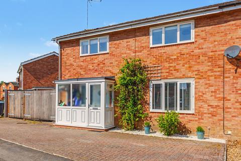4 bed property, in Mayo Road, £370,000