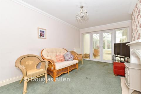 3 bed property, in Brightside Close, £450,000