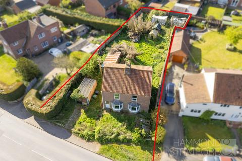 3 bed property, in The Street, £200,000