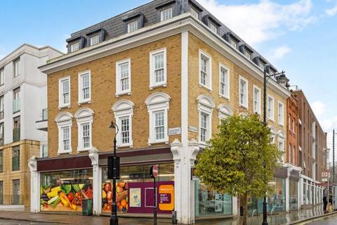 2 bed property, in London SW4, £500,000