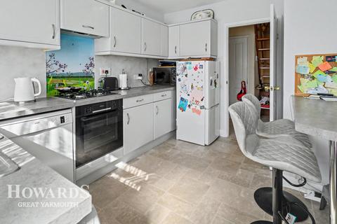 3 bed property, in Drift Road, £315,000