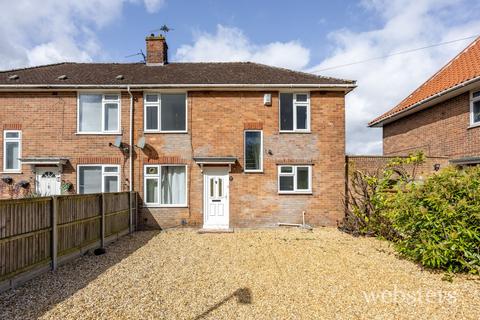 6 bed property, in Horning Close, £400,000