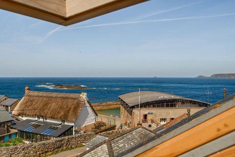 3 bed property, in Harbour Mews, £525,000