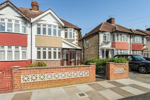 3 bed property, in Grasmere Avenue, £625,000