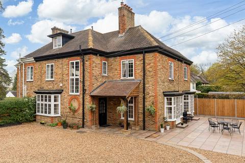 4 bed property, in The Ridgeway, £1,500,000