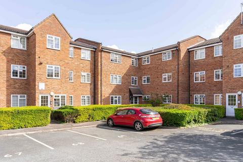 1 bed property, in Ashdown Way, £375,000