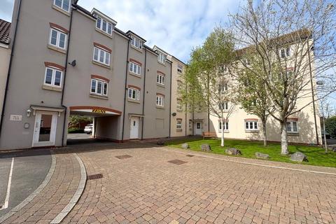 2 bed property, in A bright & spacious two bedroom apartment in Wells, £200,000