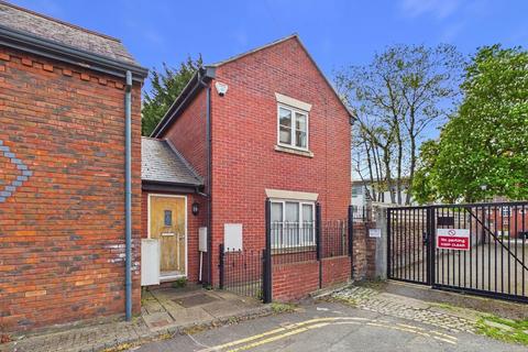 2 bed property, in Beaconsfield Street, £285,000