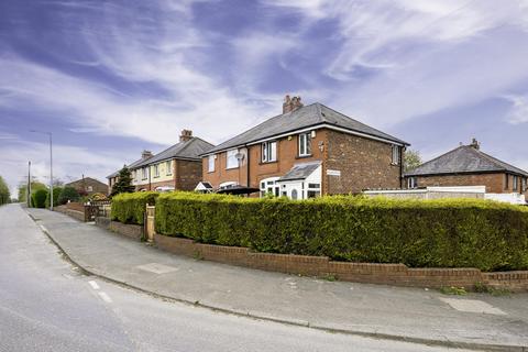 3 bed property, in Springfield Road, £230,000