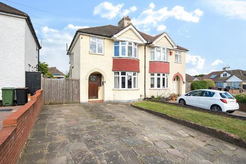 3 bed property, in Lancing Road, £600,000