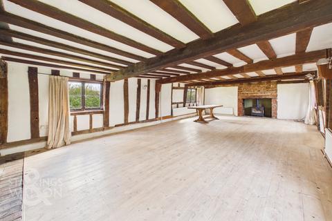 4 bed property, in Top Road, £625,000