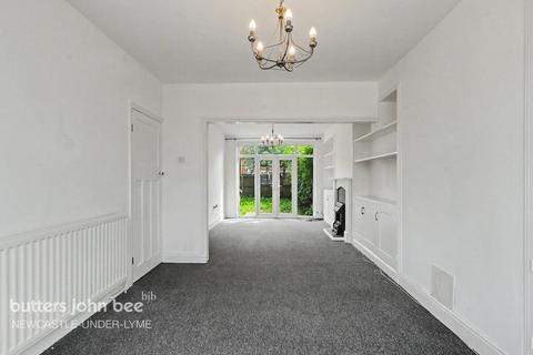 3 bed property, in King Street, £180,000