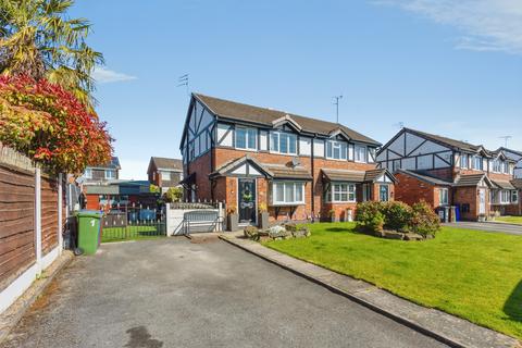 3 bed property, in Old Oak Drive, £290,000