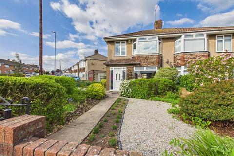 3 bed property, in Pound Road, £325,000