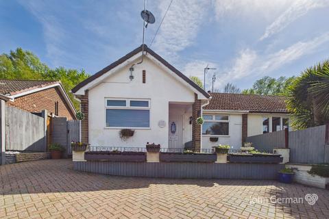 2 bed property, in Marlborough Crescent, £215,000