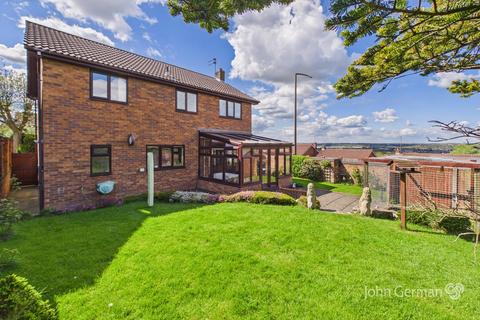 4 bed property, in Ashdale Close, £395,000