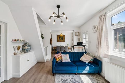 3 bed property, in Allenby Road, £619,950