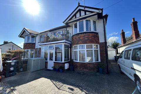 1 bed property, in Glan Y Mor Road, £114,950