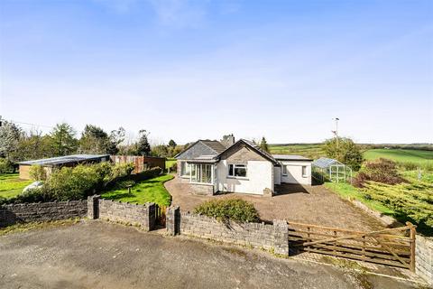 3 bed property, in Trillacott Road, £375,000