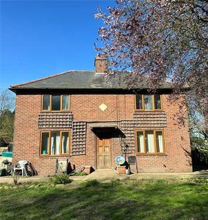 3 bed property, in Middle Drove, £200,000