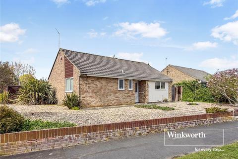 3 bed property, in Ellesfield Drive, £400,000