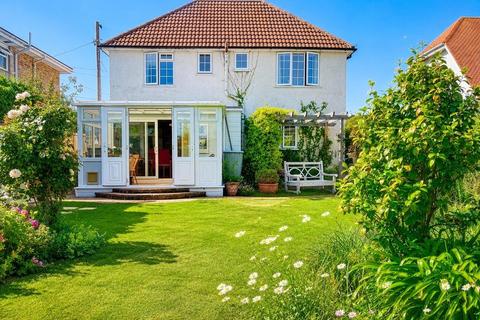 3 bed property, in Heathfiled Road, £525,000