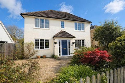 3 bed property, in Heathfiled Road, £525,000