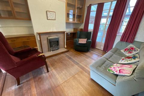 3 bed property, in Rosebank Avenue, £400,000