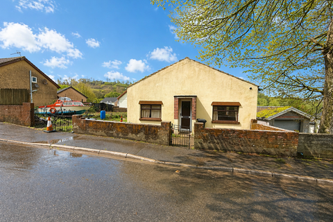 2 bed property, in The Bungalow, £150,000
