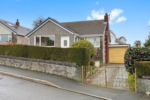 2 bed property, in Frondeg, £235,000