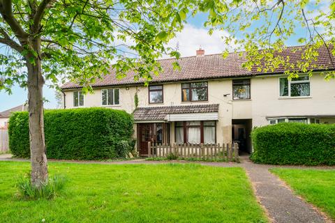 6 bed property, in St. Thomas's Square, £550,000