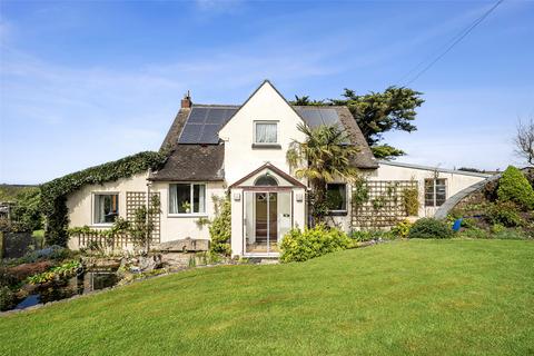 4 bed property, in Horns Cross, £595,000