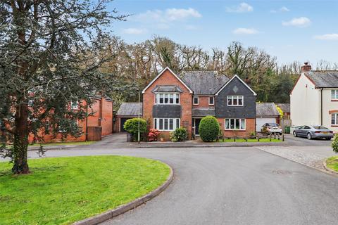 5 bed property, in Rowe Close, £599,995