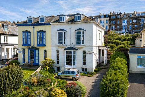 9 bed property, in Hostle Park, £599,000