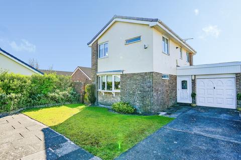 3 bed property, in Old Acre, £350,000