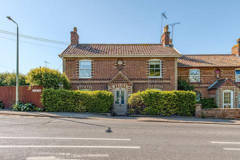 3 bed property, in Station Road, £475,000