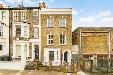 2 bed property, in Shelgate Road, £650,000