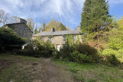 4 bed property, in Llanfrothen, £90,000