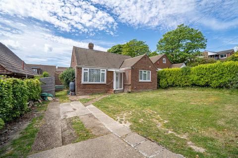 2 bed property, in St. Helens Down, £350,000