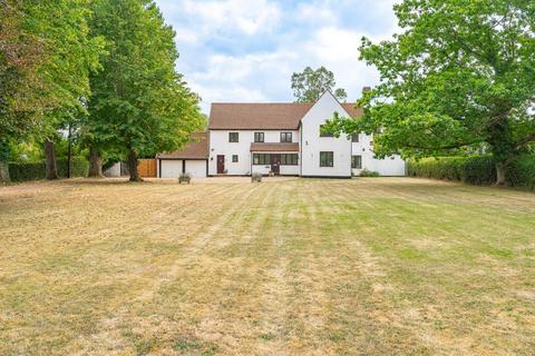 5 bed property, in Church End, £900,000