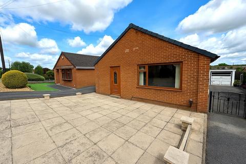 2 bed property, in Woodman Avenue, £250,000