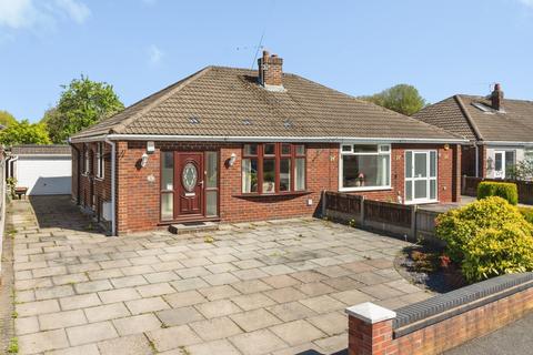 2 bed property, in Bromley Close, £230,000