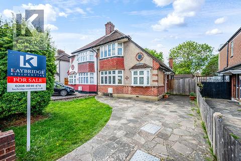 3 bed property, in Walsingham Gardens, £575,000