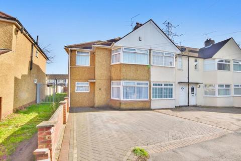 3 bed property, in Aldborough Spur, £500,000